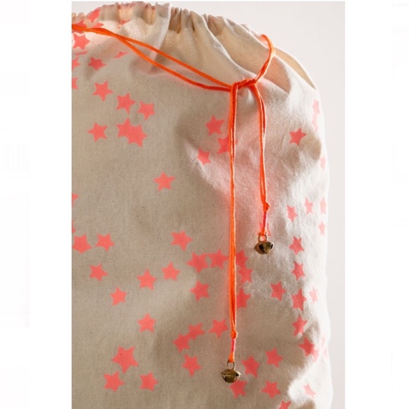 Free People Large Reusable Holiday Gift Bag-Pink Stars NEW - Picture 2 of 4